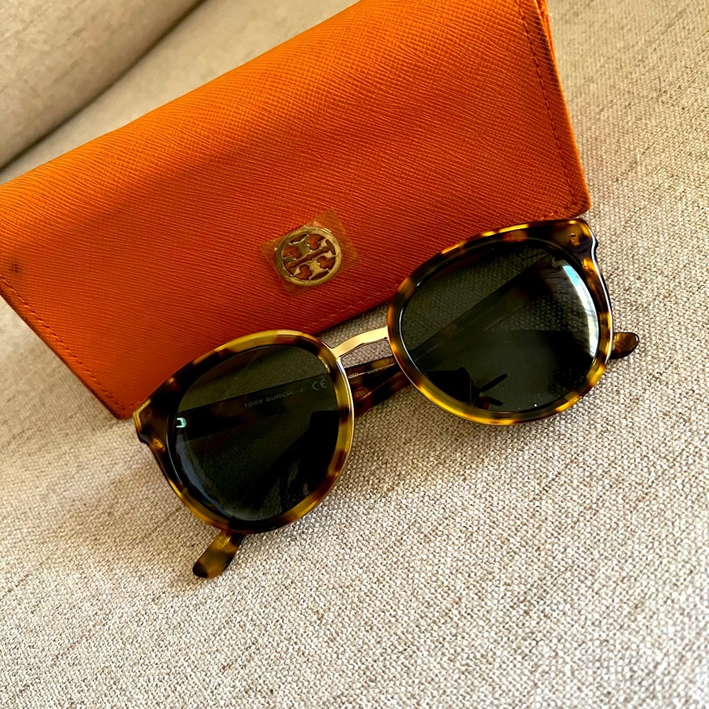 Tory Burch Tortoise Shell Sunglasses with case